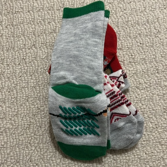 NWT - 3 pairs of socks with grips on bottom. Size 12-24 months. - Picture 4 of 7